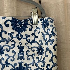 Full/double top sheet, blue and white, Lauren